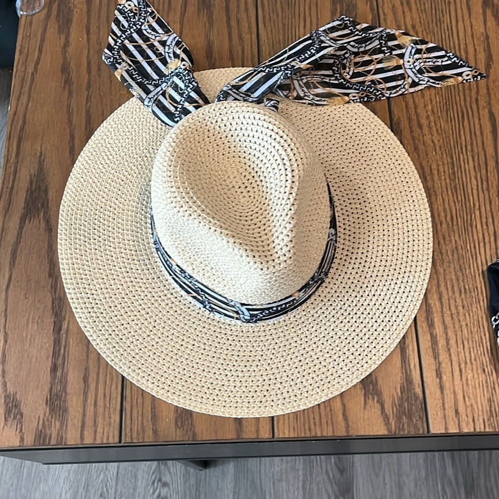 Kendal and Kylie straw hat !